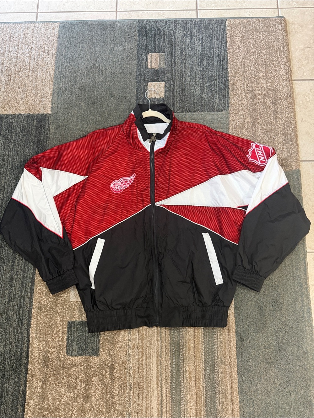 Vintage NHL Detroit Red Wings Men's Red & Black Team Windbreaker Jacket